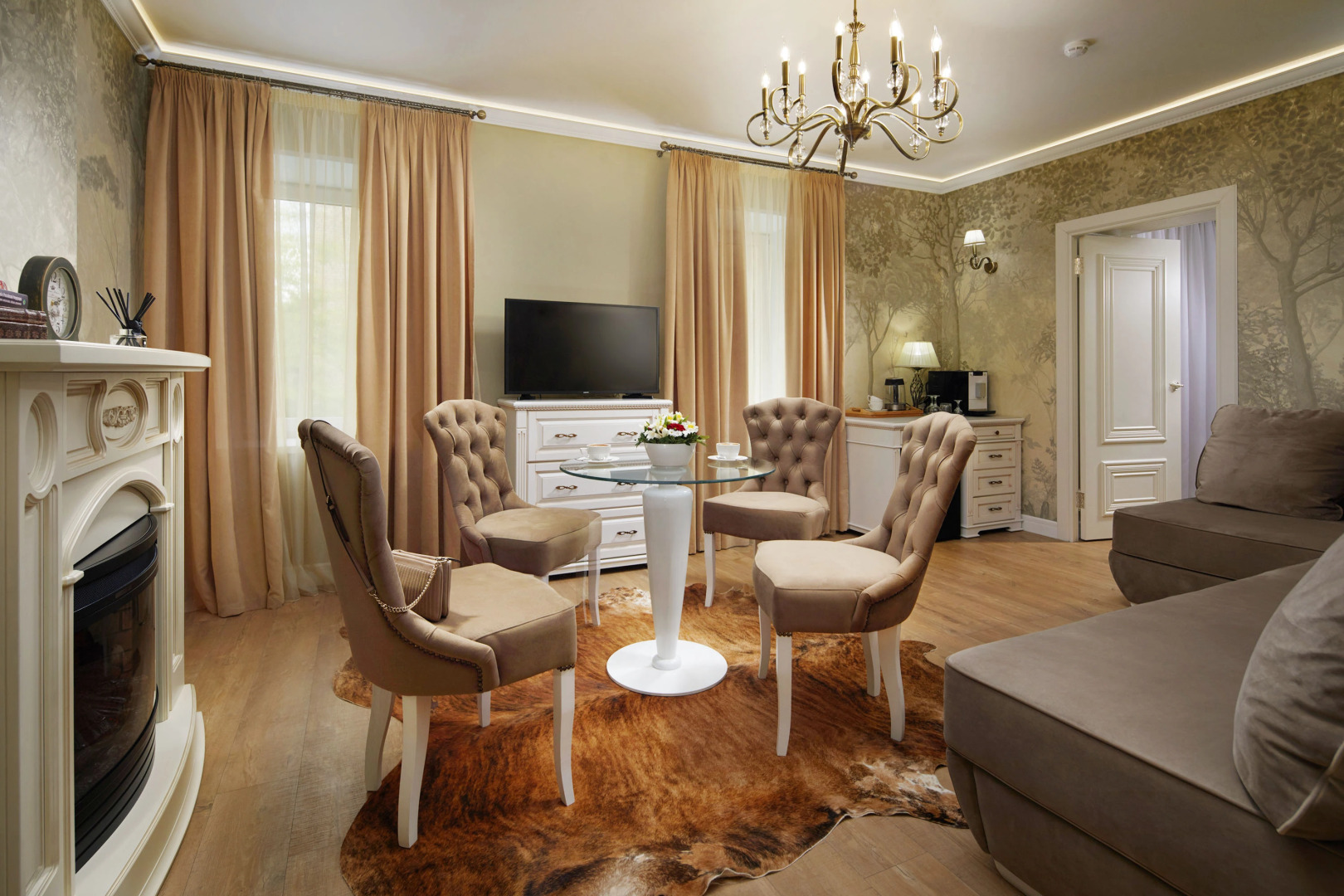 Отель Клевер