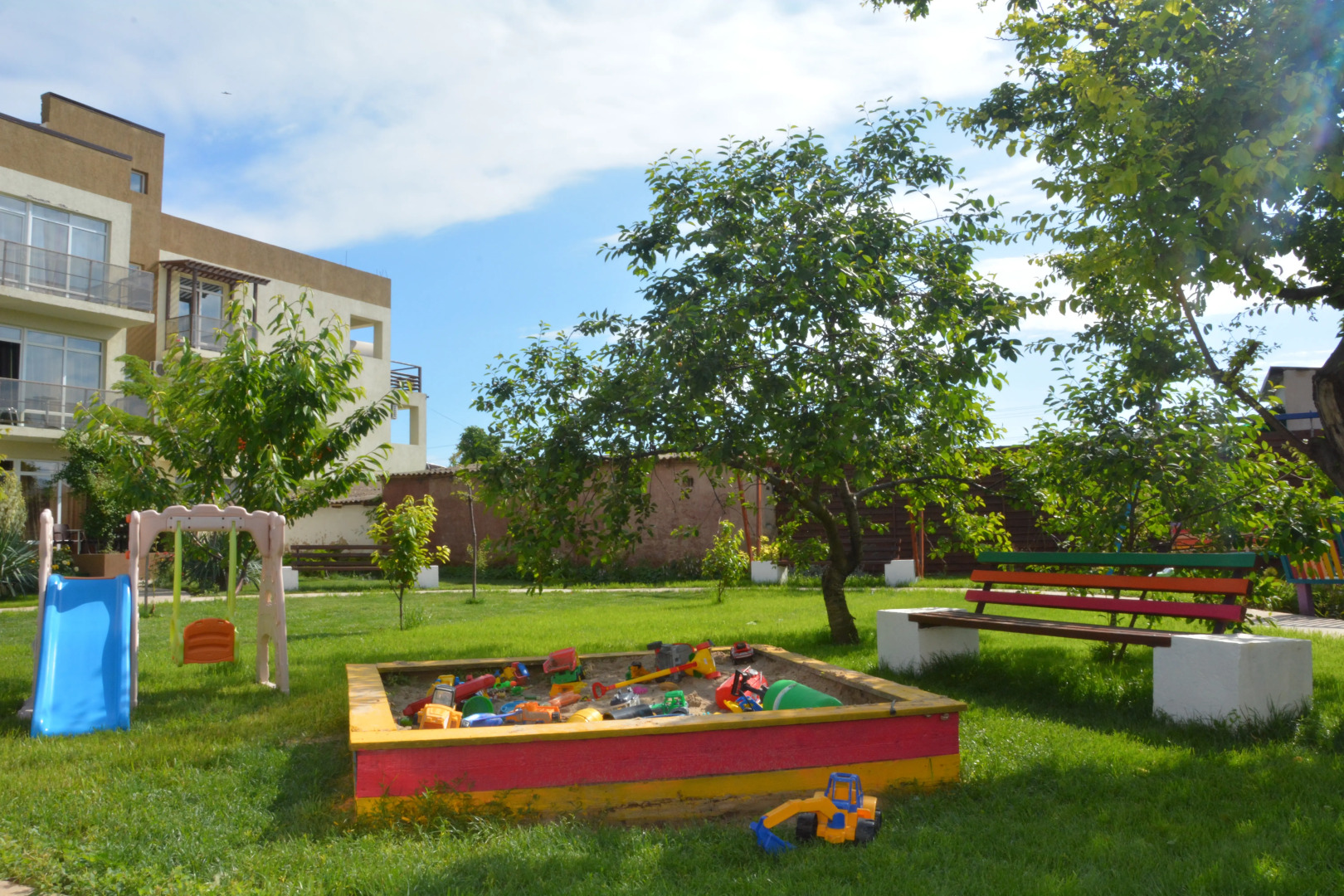 Dacha Leo Guest House