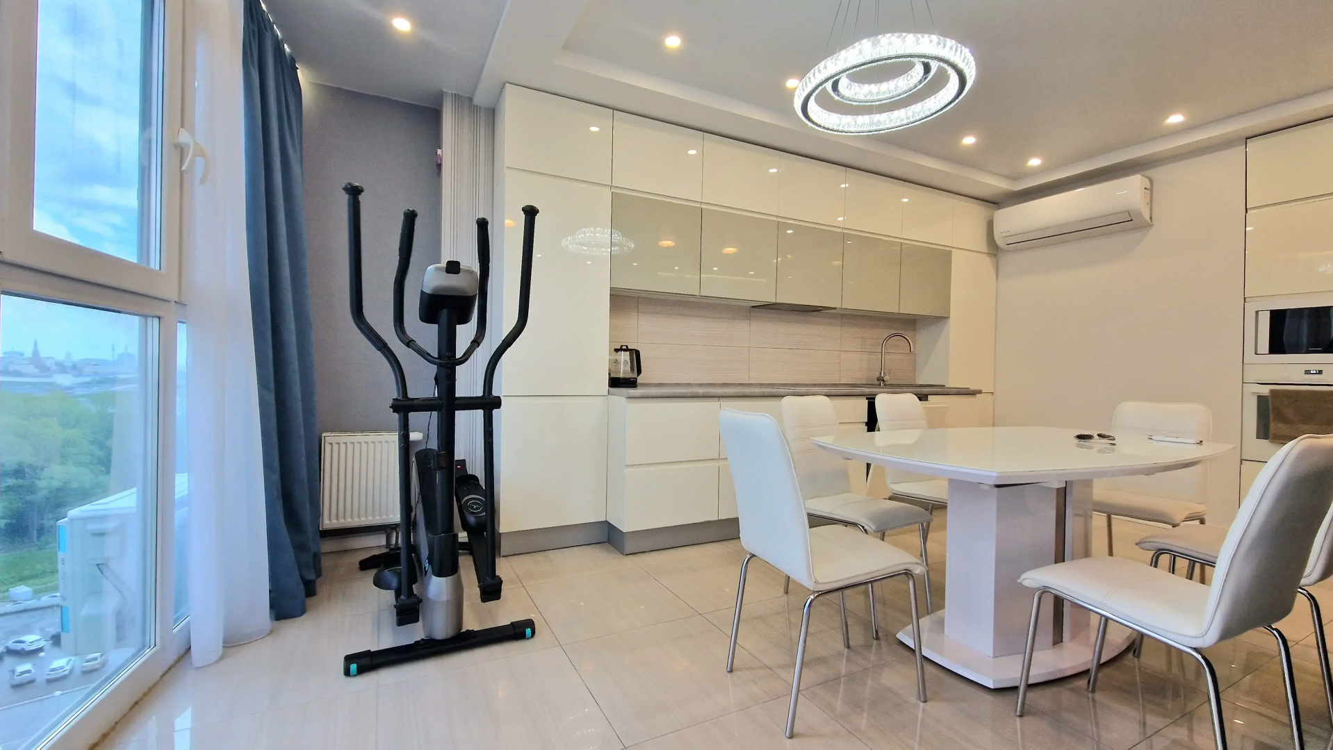 Квартира с панорамным видом на реку Казанка и Казанский кремль, рядом со станцией метро