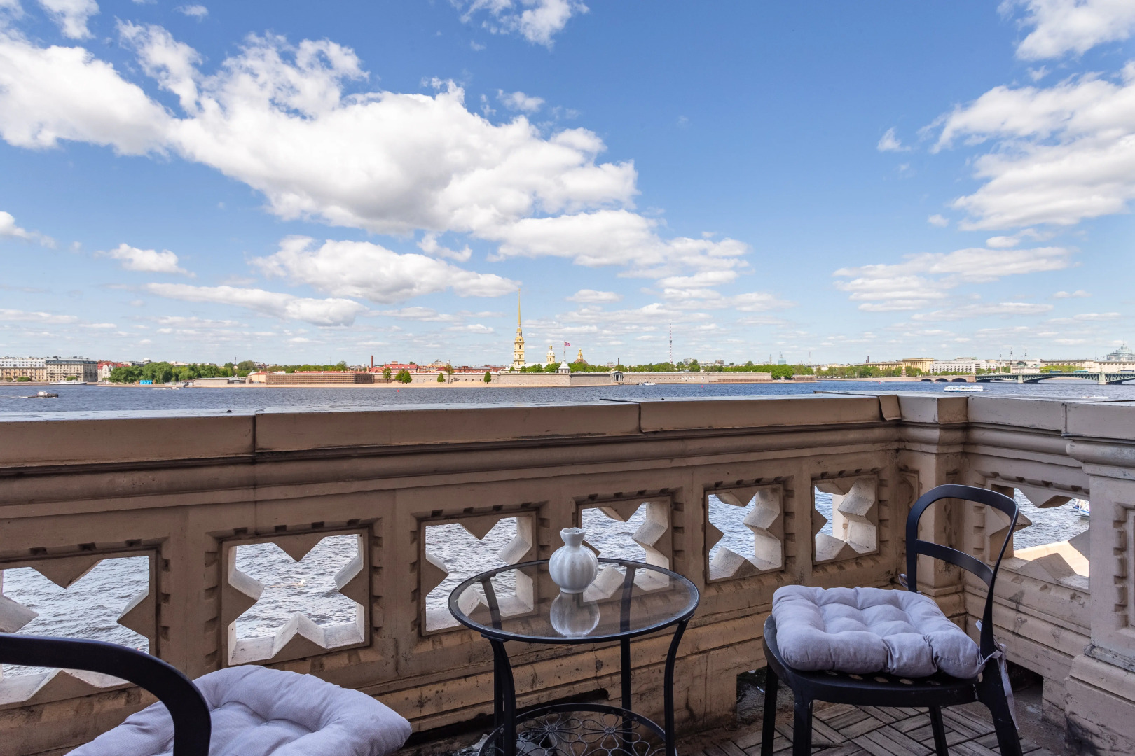 Апартаменты Art Home у Эрмитажа 7 комнат с видом на Неву