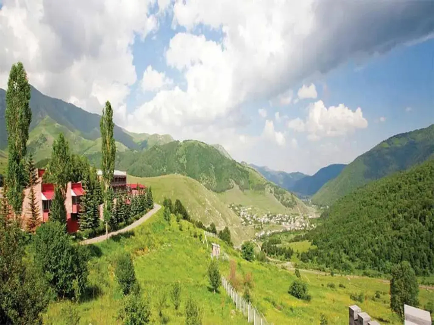 Курортный отель Ani