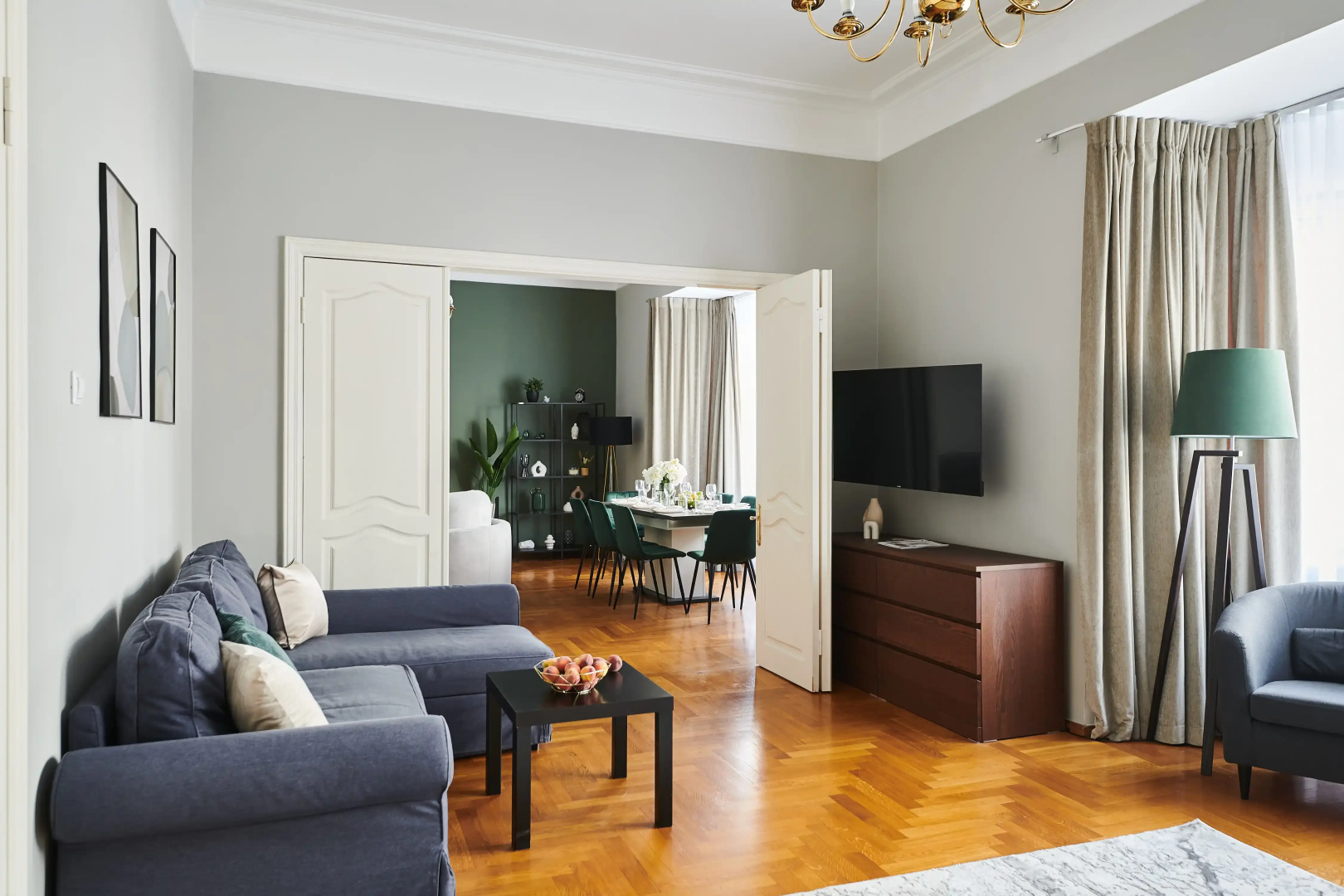 Квартира GM Apartments Шикарная Пятёрка с домашним кинотеатром