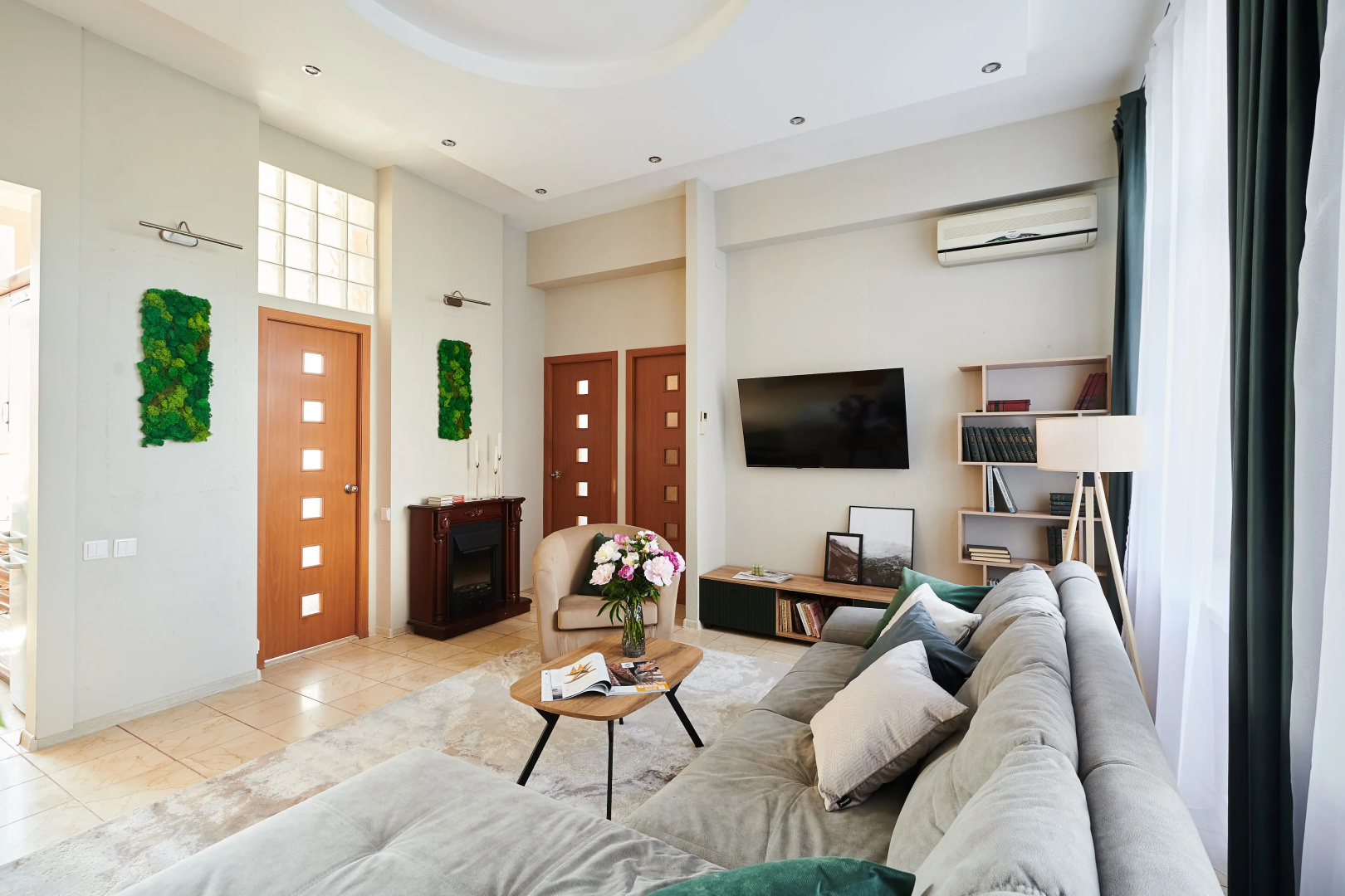 Квартира GM Apartments Стильная Трехкомнатная в Доме на Набережной