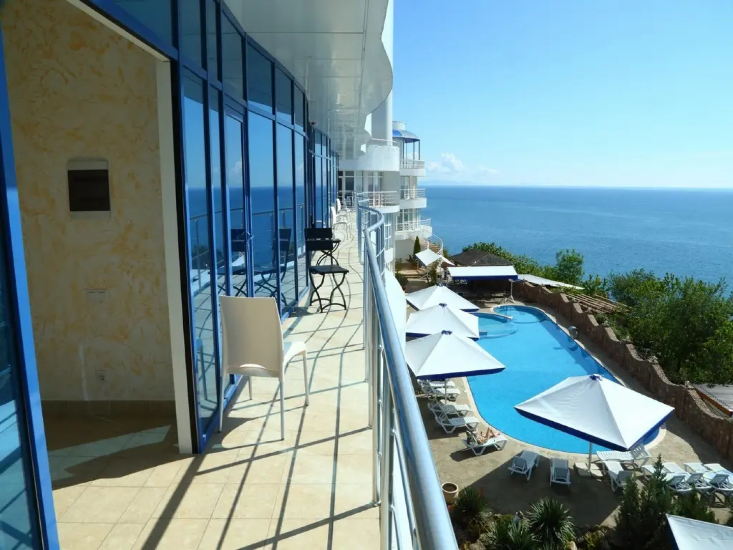 Отель Мажестик