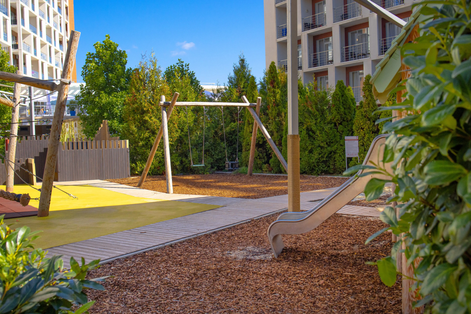 Отель Bridge Family