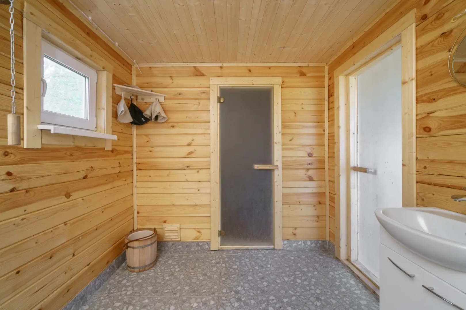 Частный дом Семейный афрейм с баней и бассейном у реки