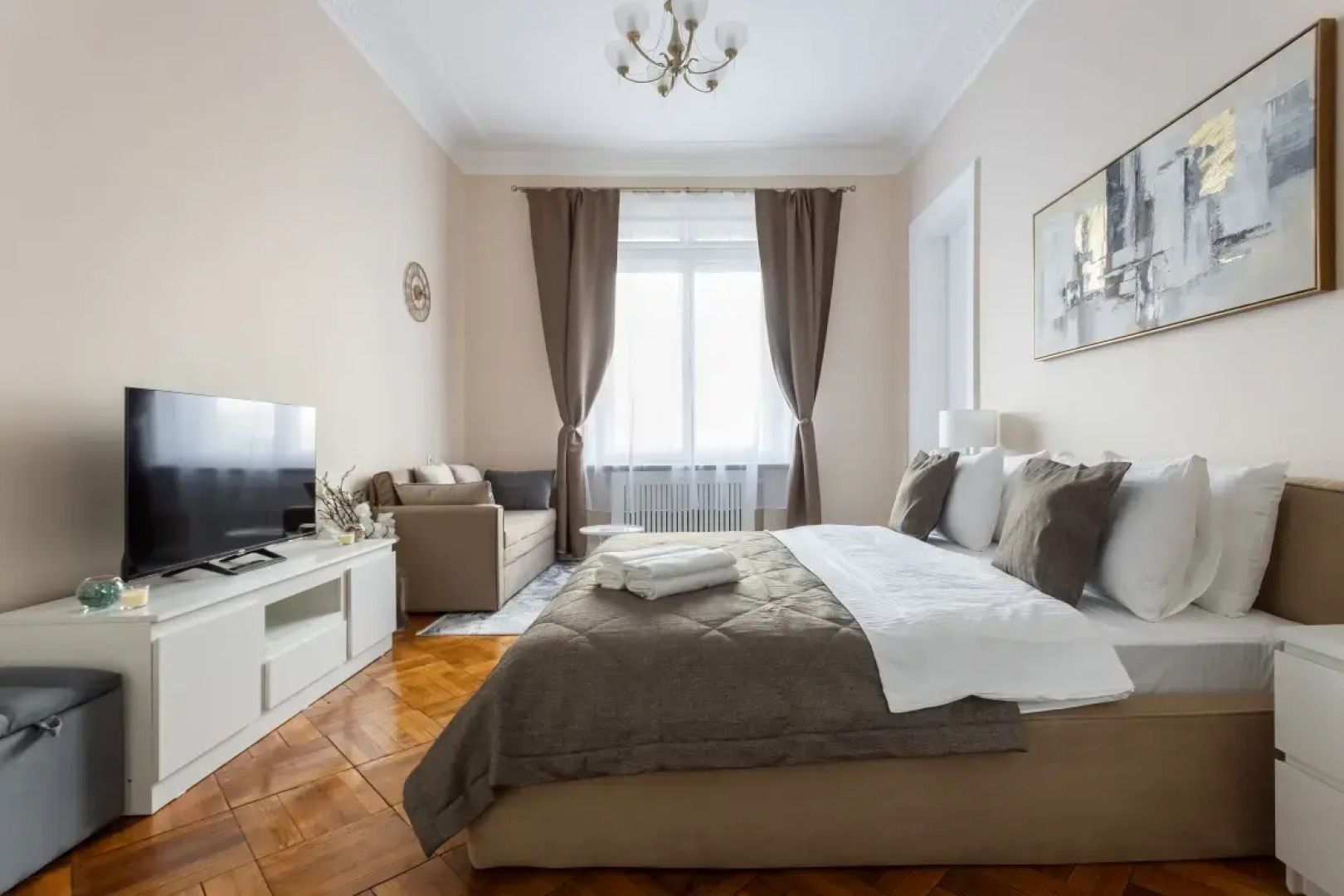 Апартаменты Улучшенные с Двумя Спальнями и Балконом