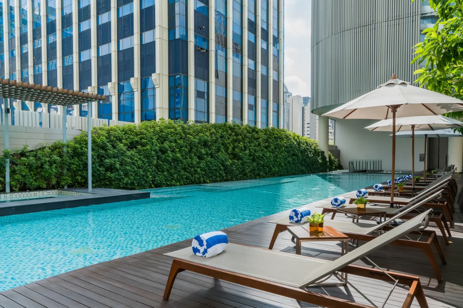 Отель Magnolias Ratchadamri Boulevard Serviced Residences