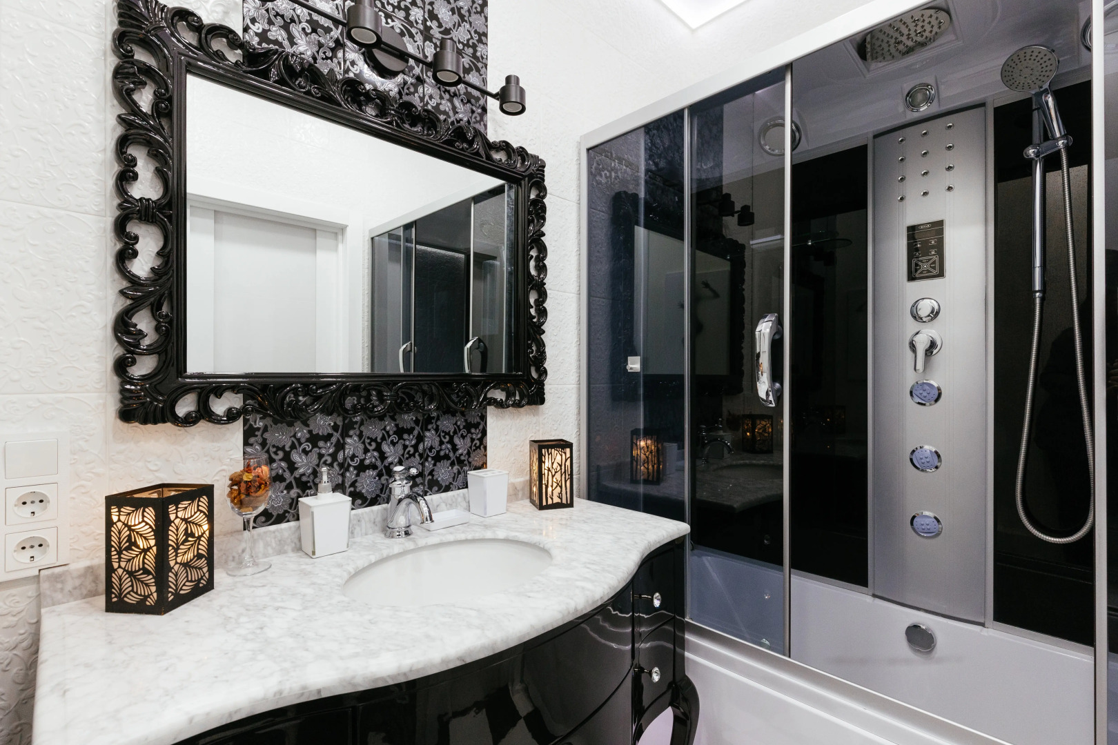 Апартаменты ROOM ROUR с видом на МОСТ ВЛЮБЛЕННЫХ