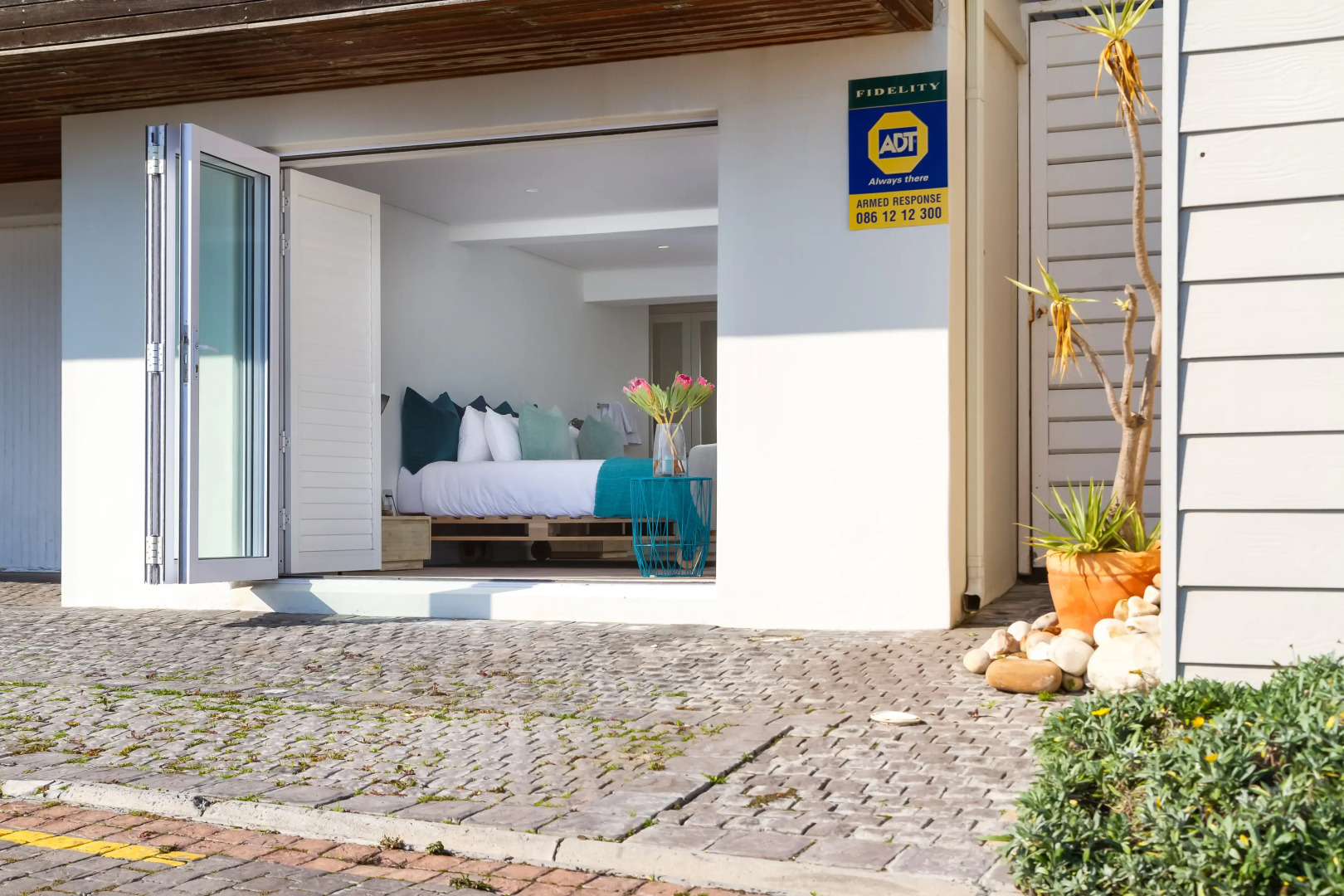 Апартаменты Studio on the Edge of the Ocean