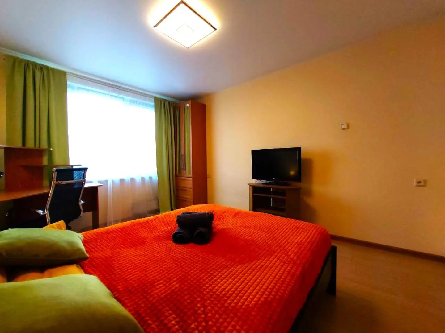 Квартира Трехкомнатная Недалеко от Метро Пражская