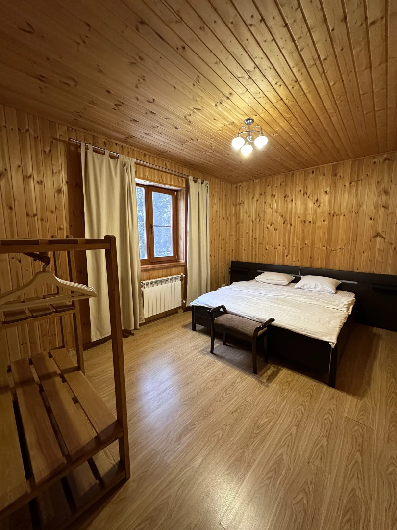 Коттедж на 17 гостей с красивым видом из окна и террасой