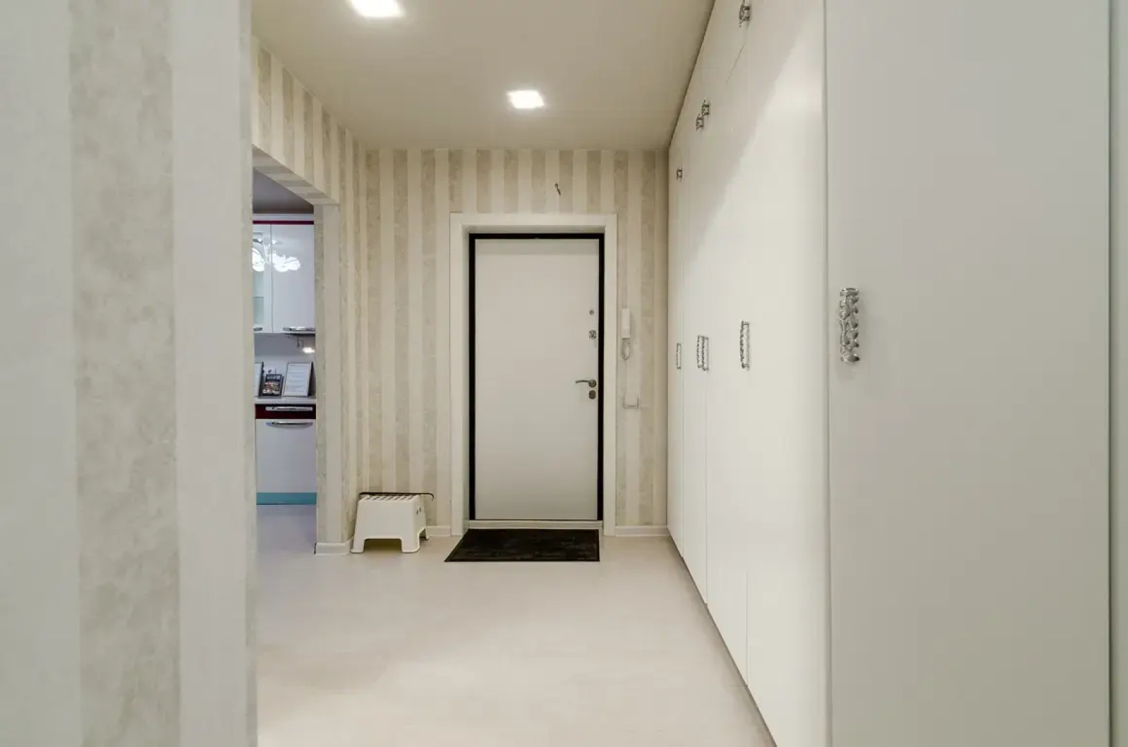 Апартаменты "Белоснежная 2 комнатная на Франко"