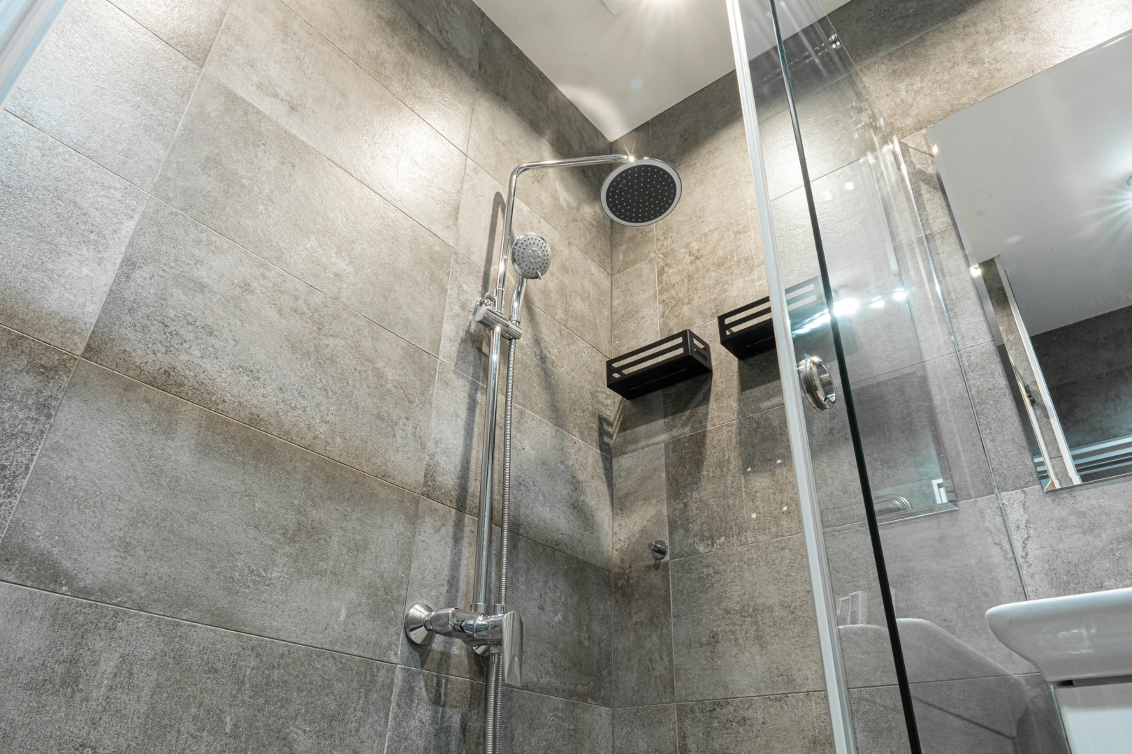 Апартаменты Lalapart Wooden Loft с дизайнерским ремонтом в ЖК Лайнер