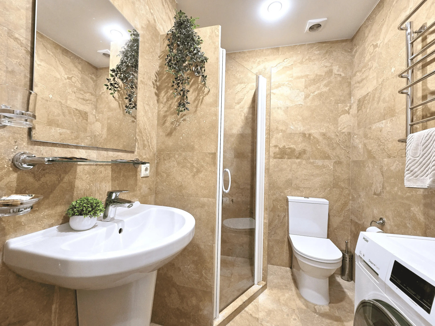 Квартира теплая с отдельной спальней полноценной кухней и видом на горы