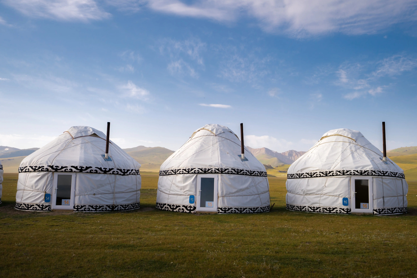 Глэмпинг “AK-SAI TRAVEL” yurt camp at Son Kul lake