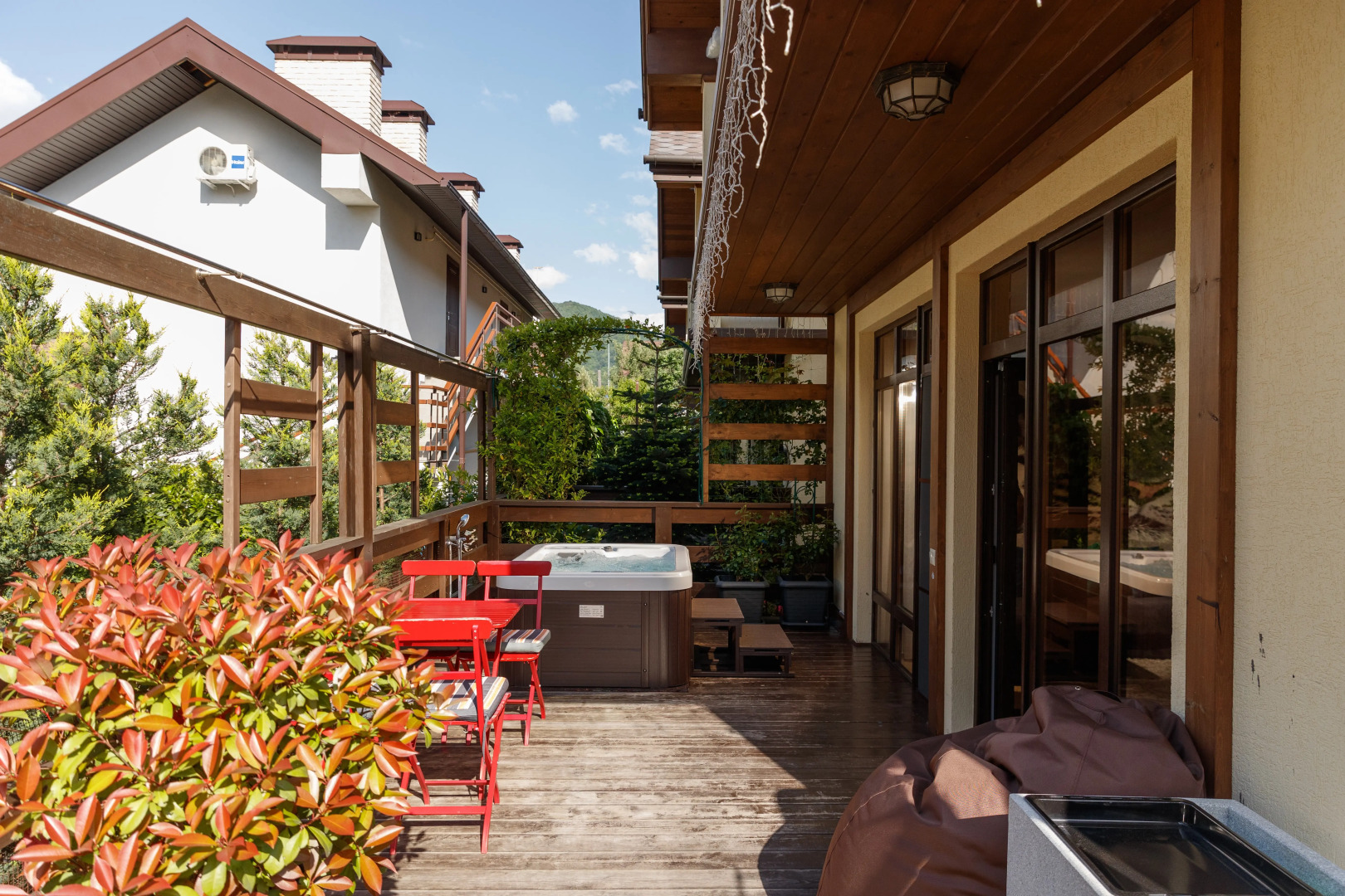 Частный Дом напротив казино с личной парковкой