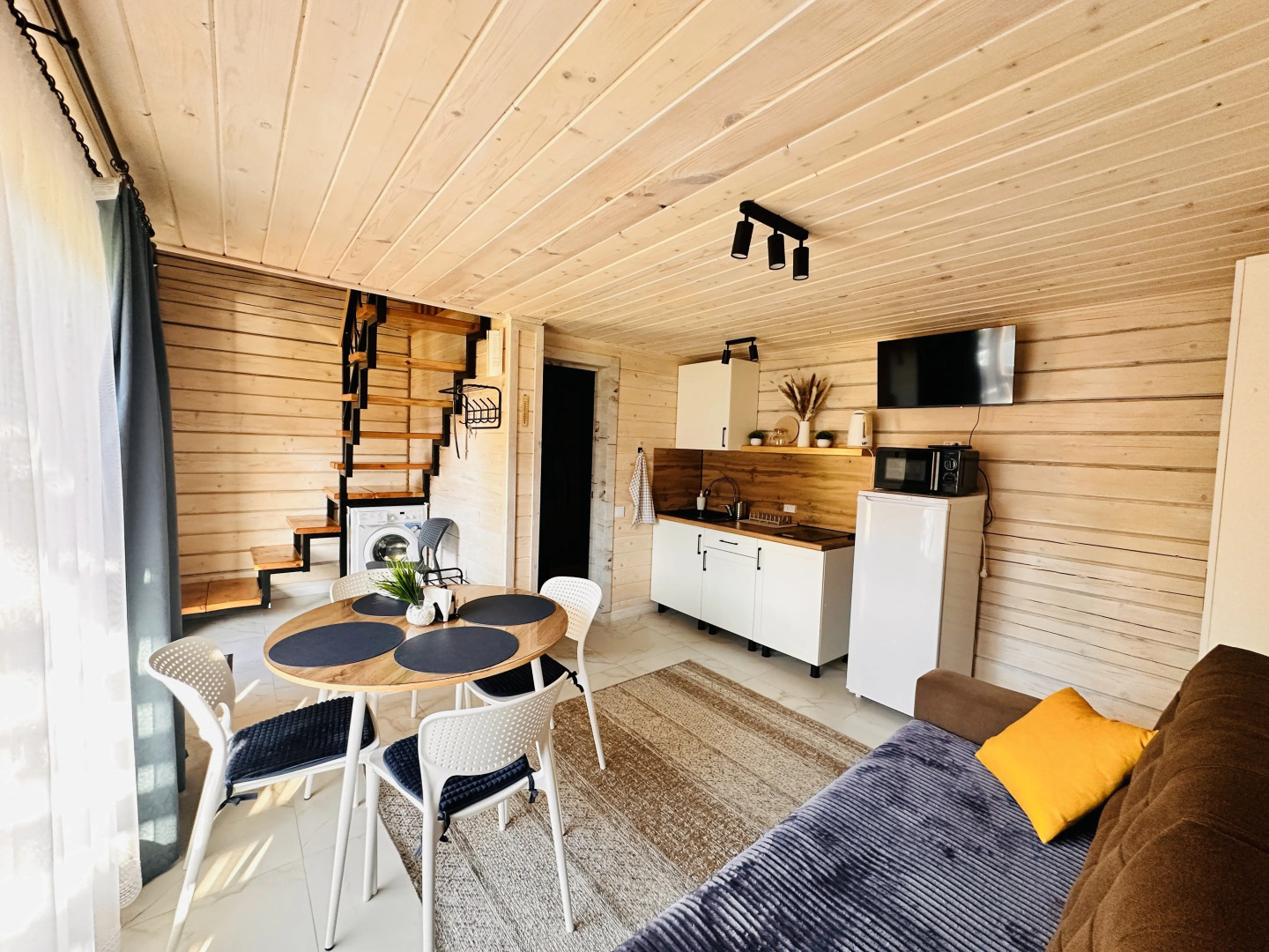 Гостевой дом из бруса, с бассейном и мангалом