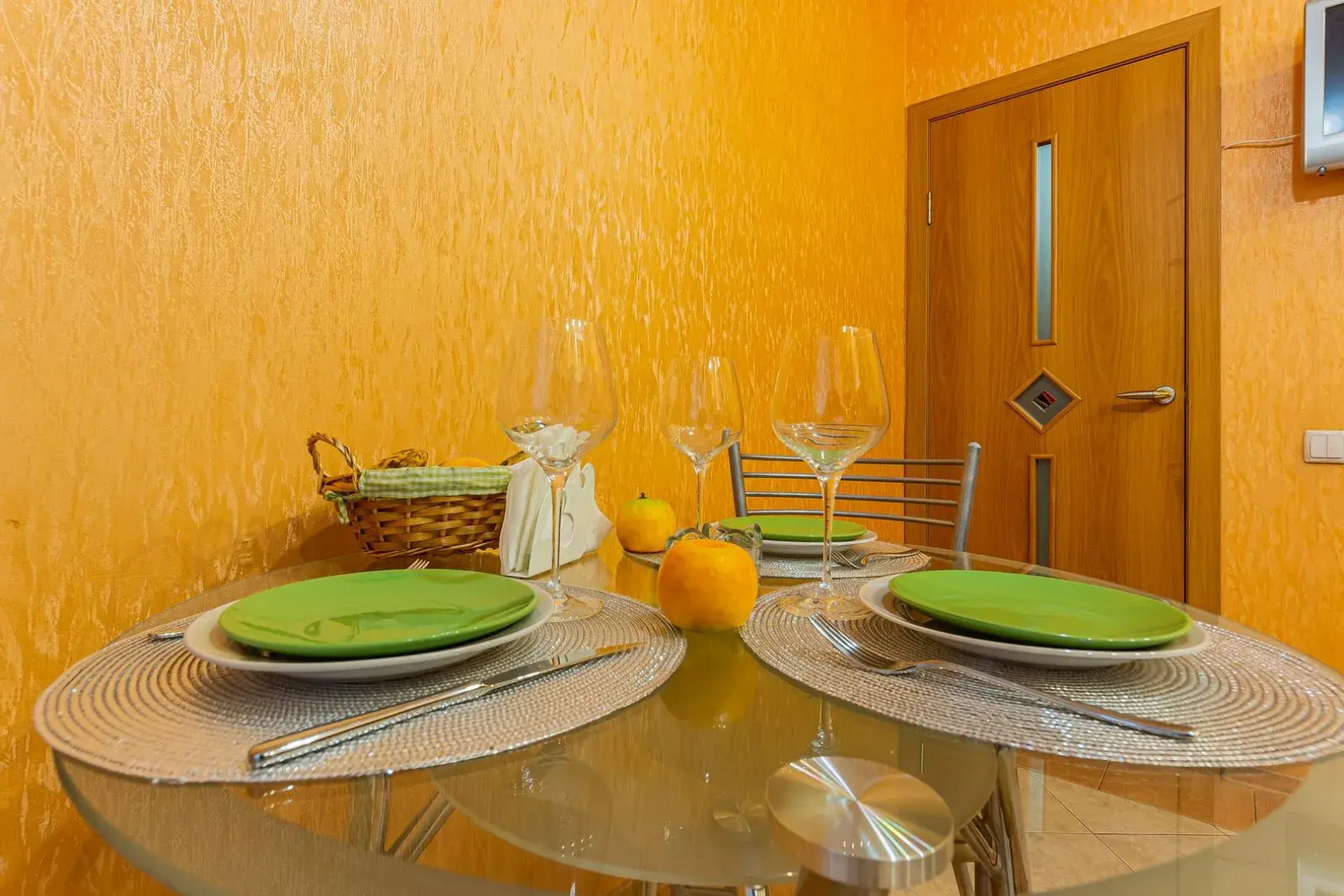 Апартаменты Квартира в центре с качелями на веранде рядом с колесом обозрения