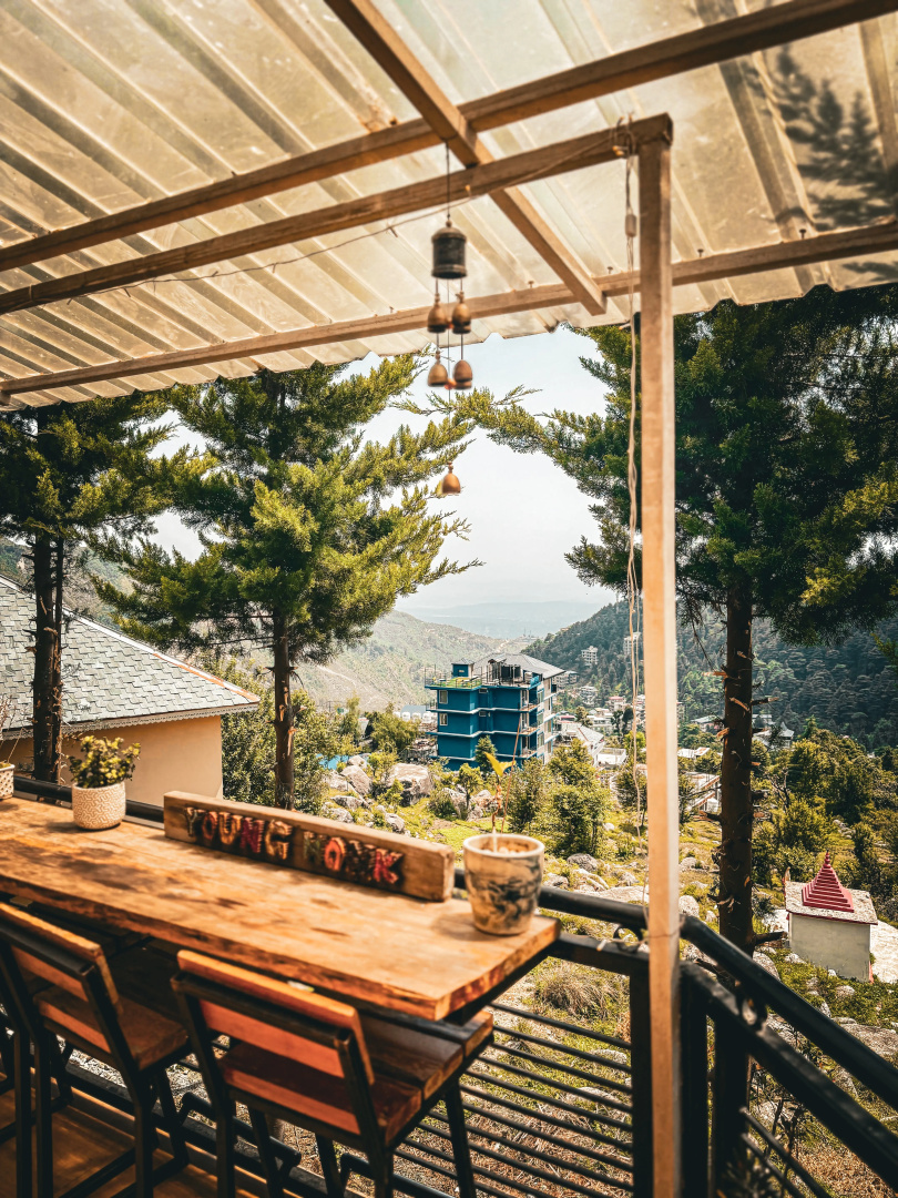 Хостел Young Monk Hostel & Cafe Dharamkot