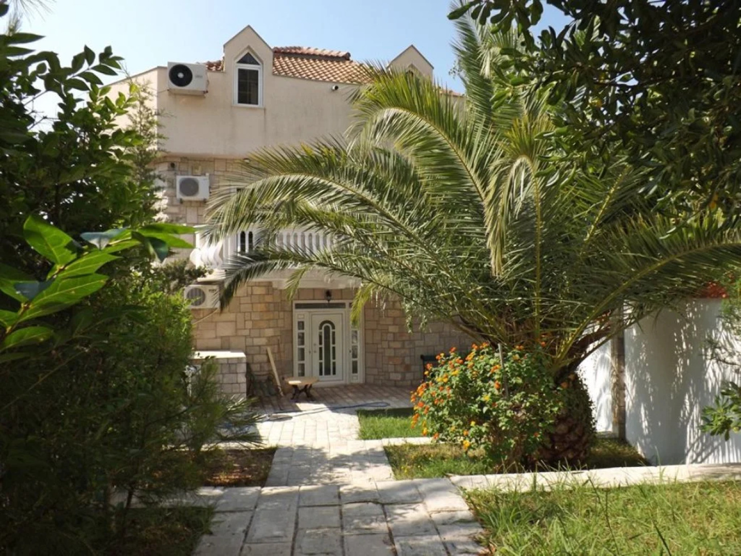 Вилла Petrovac с бассейном 6 спален