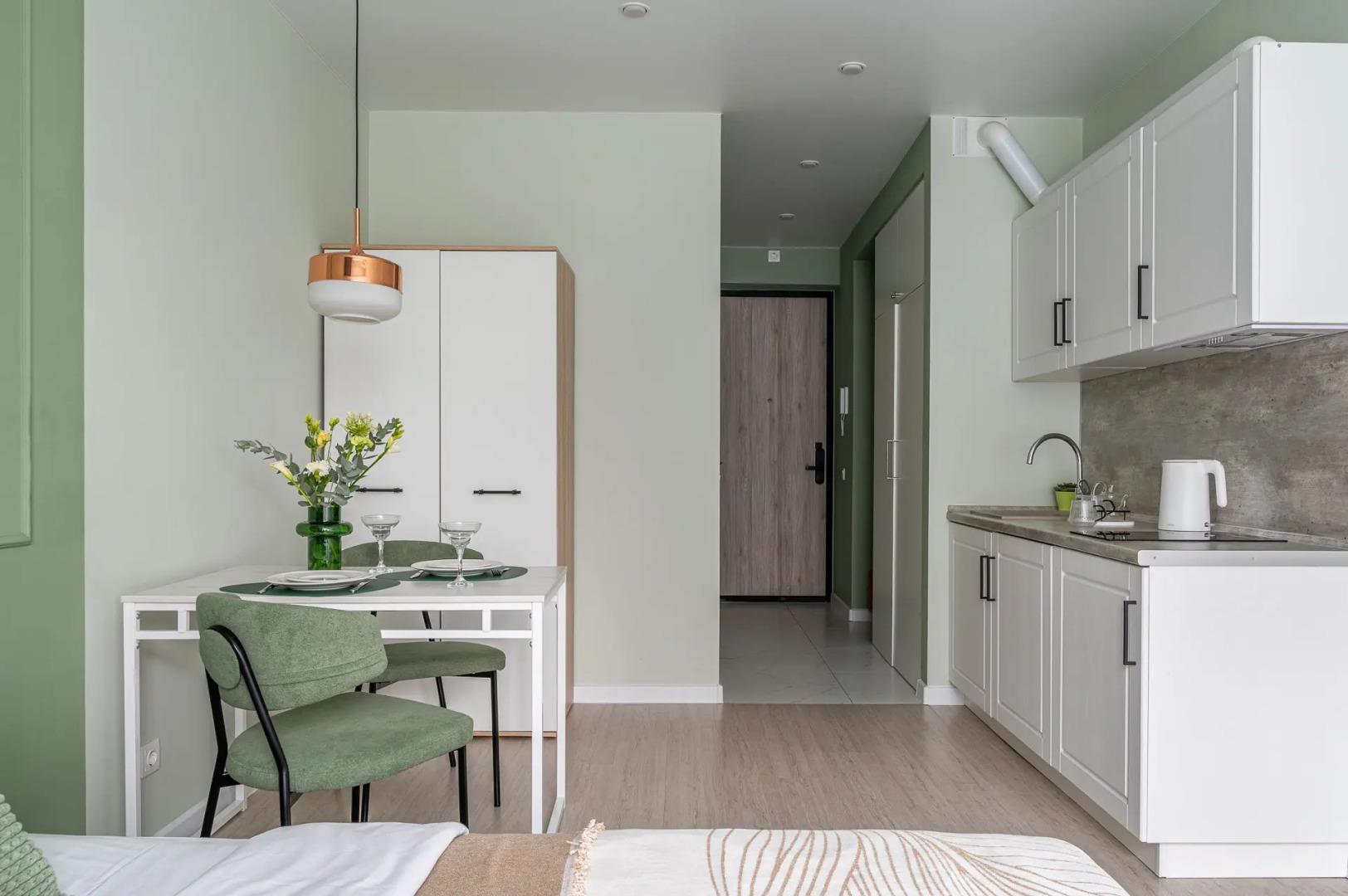 Студия у Метро Космонавтов