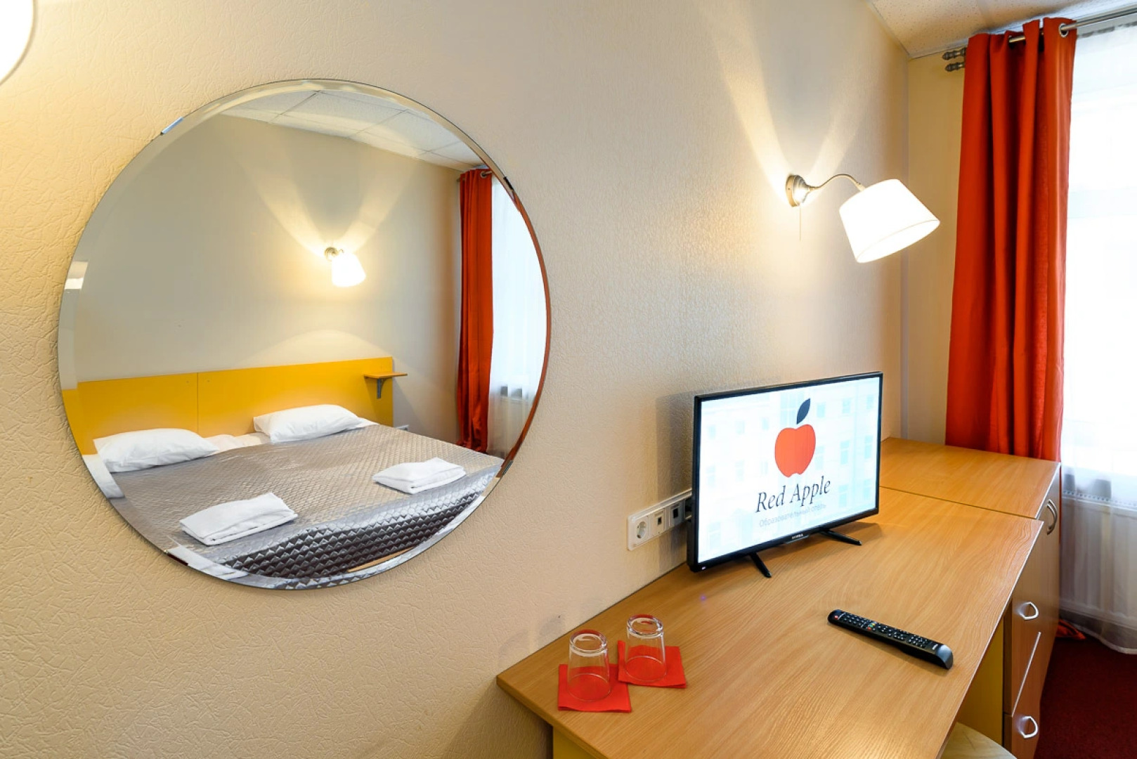 Отель Red Apple