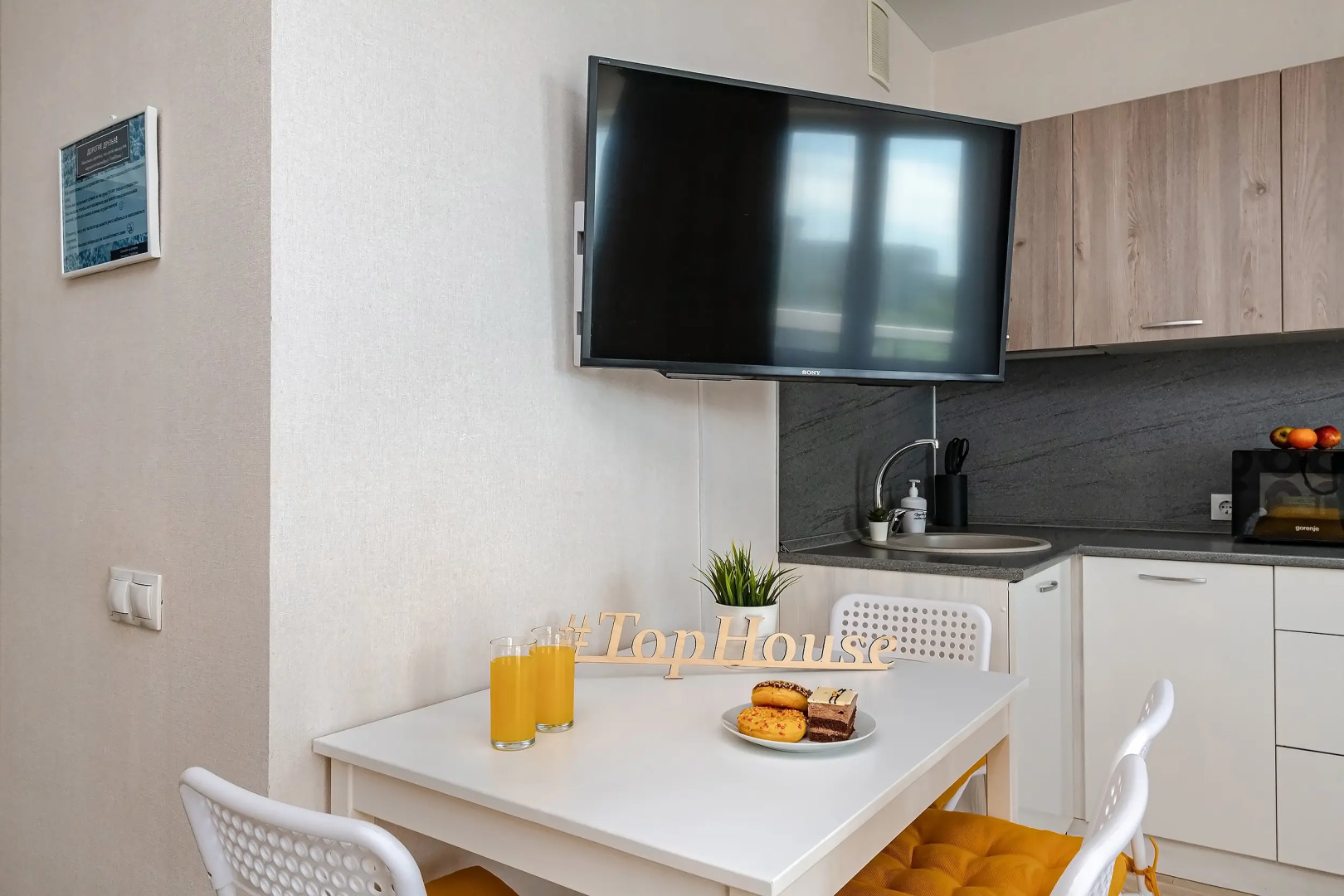 Апартаменты TopHouse на Можжевеловой 18, 133