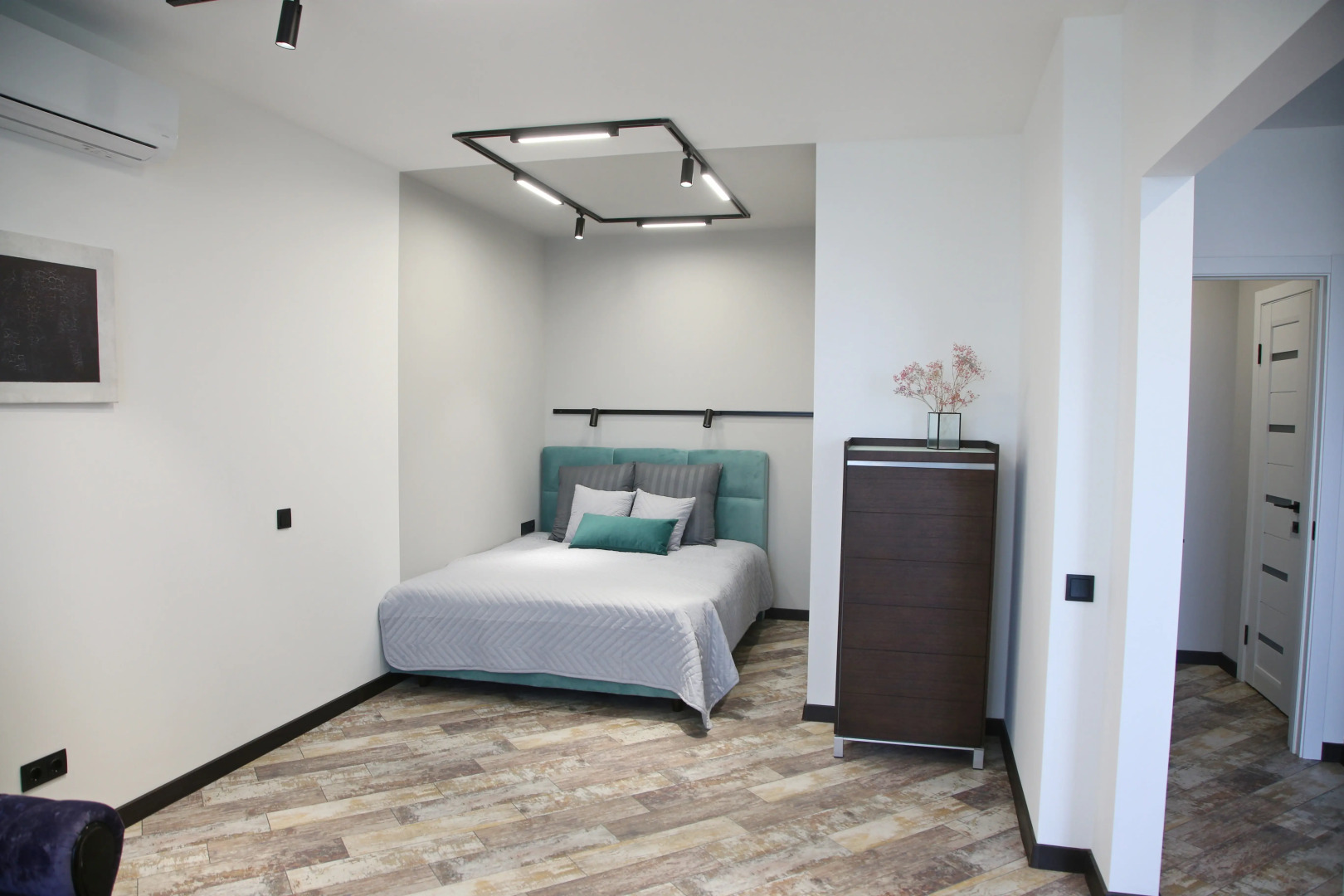 Апартаменты Малевич - мята, лаванда и горький шоколад в интерьере