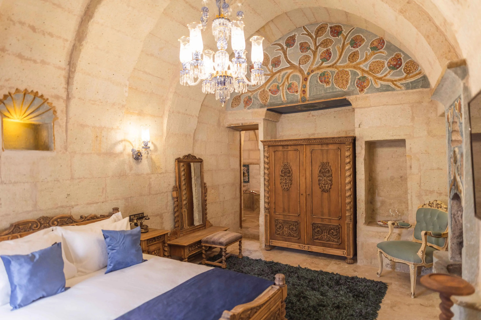 Отель Solo Cave Suites