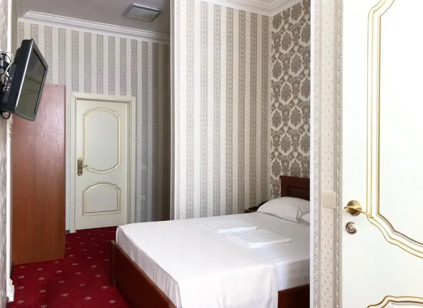 Отель Caesar Royal Palace