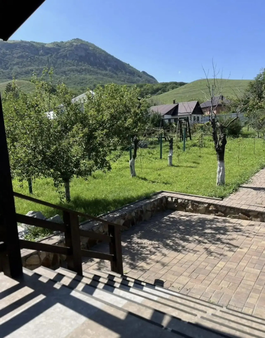 Частный дом Усадьба Сергея Пускепалиса у подножия горы Верблюд с полётами на рассвете