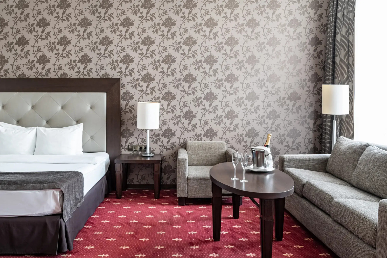 Отель Петро Палас 