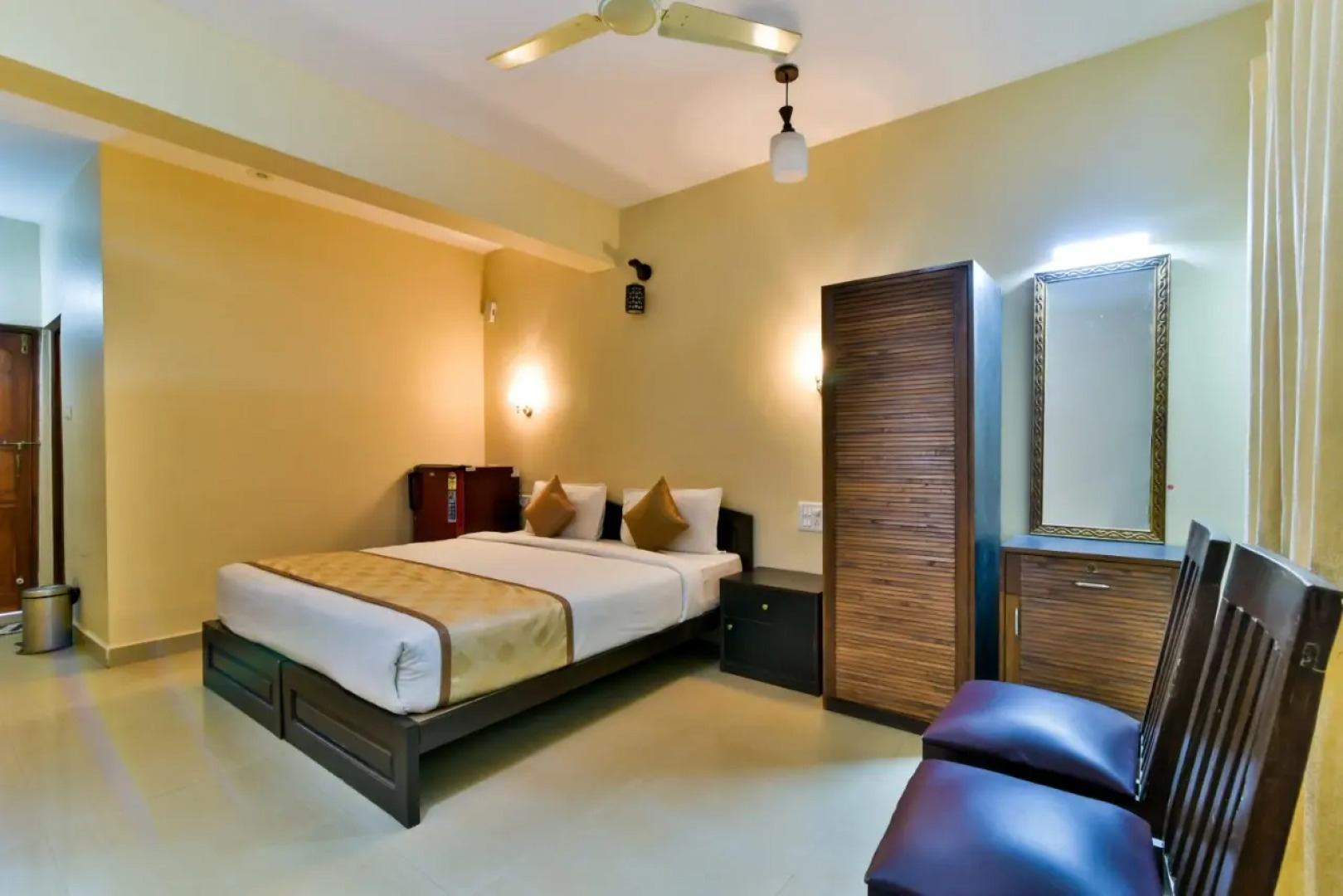 Отель Baga Fantacia Beach Inn