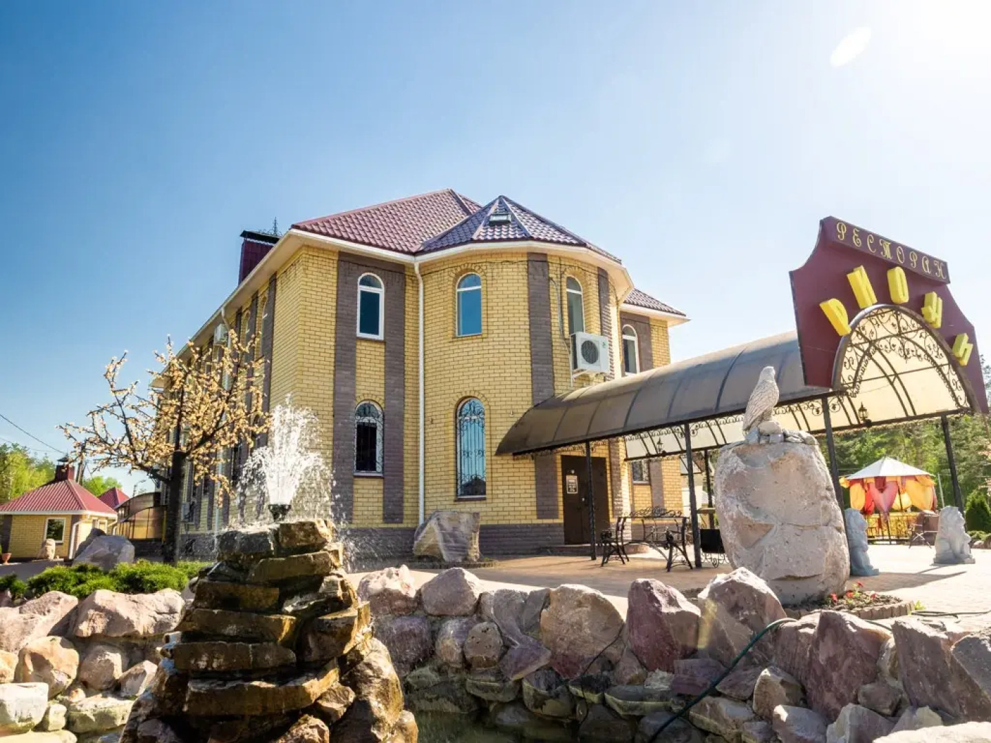 Отель Риони