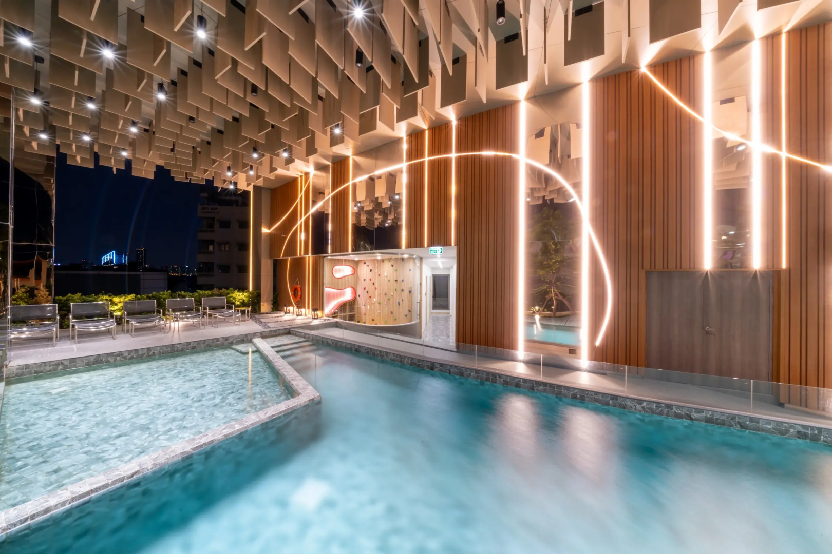 Отель Oakwood Suites Tiwanon Bangkok