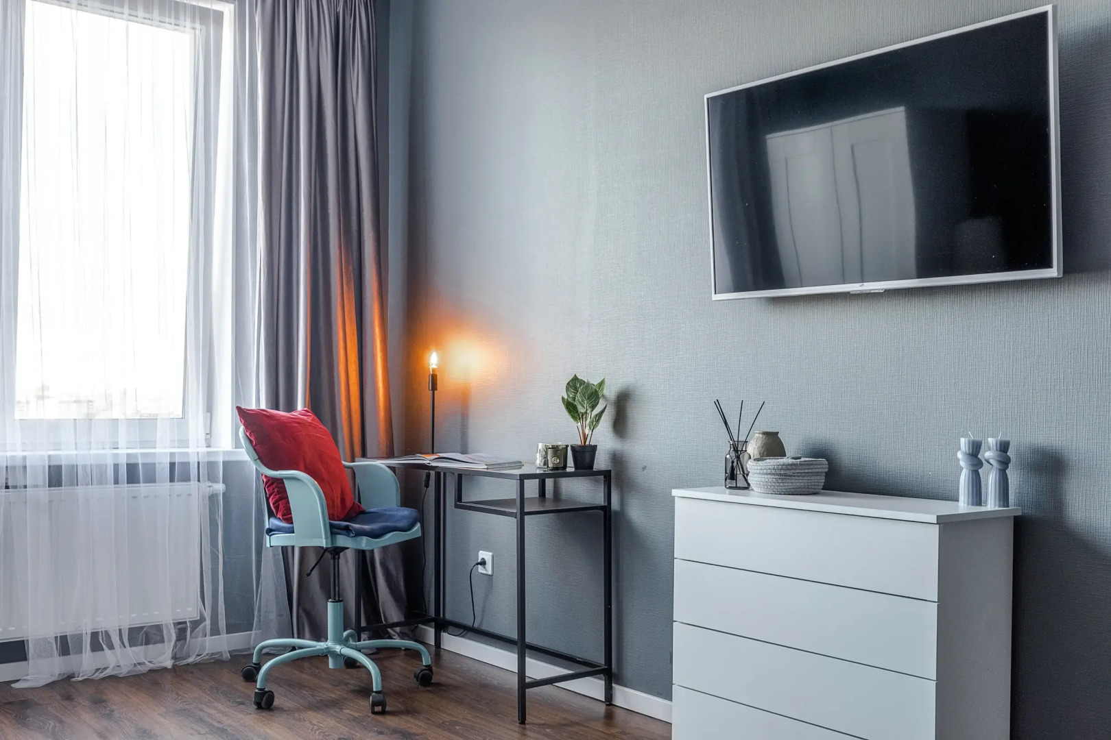 Апартаменты с балконом и красивым видом у метро