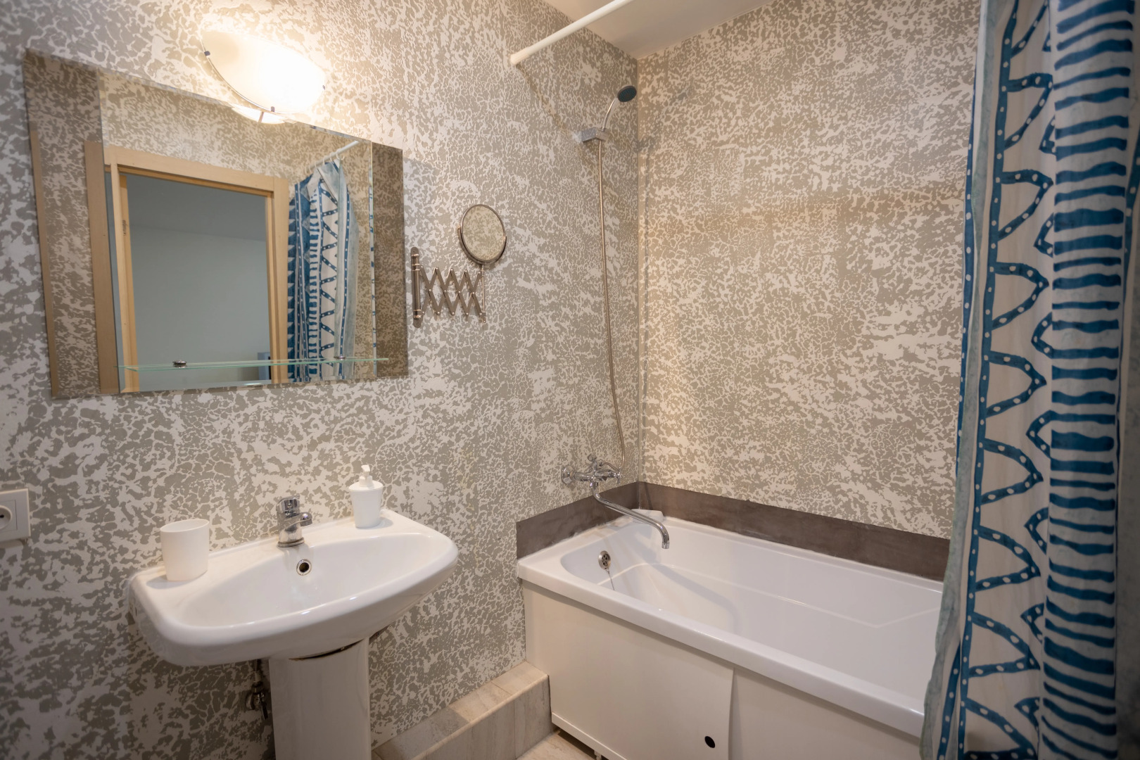 Апартаменты Санфировой 99