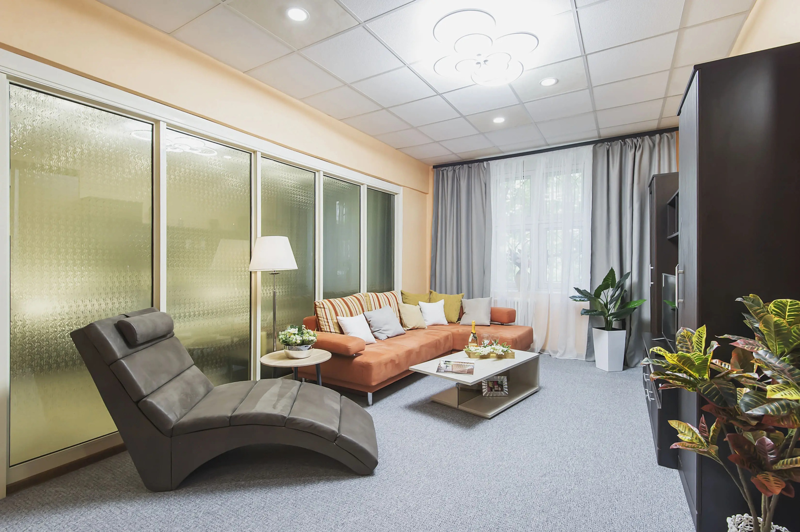 Квартира GM Apartments Стильная Трехкомнатная в центре рядом с МХАТ