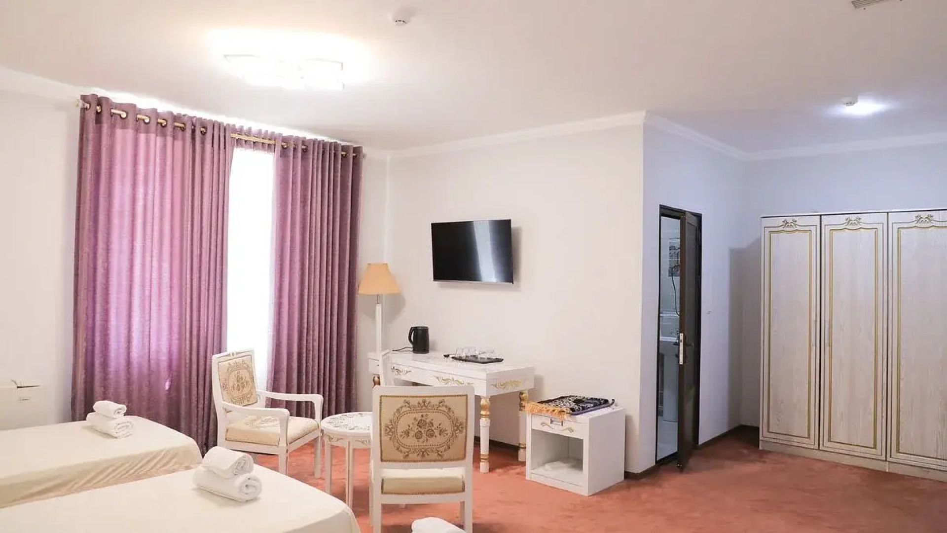 Отель Maqom Plaza