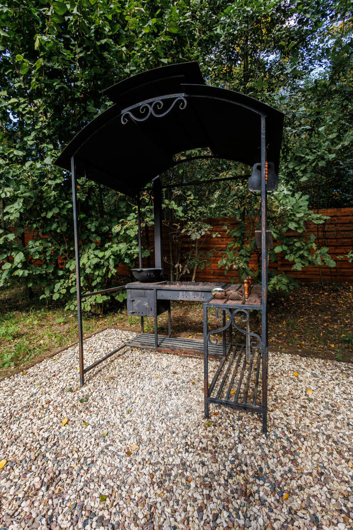 Частный дом А-фрейм для отдыха в дубовом лесу