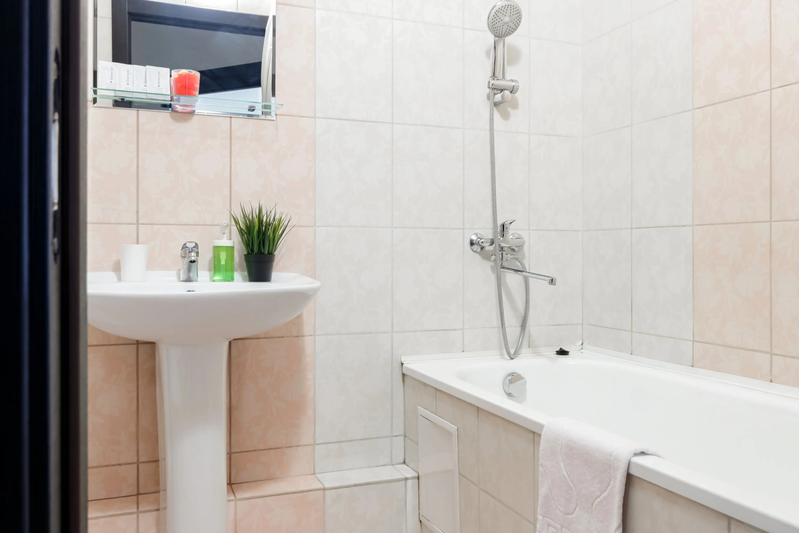 Апартаменты в спокойных тонах ЖК Большой Lounge балкон удобный матрас