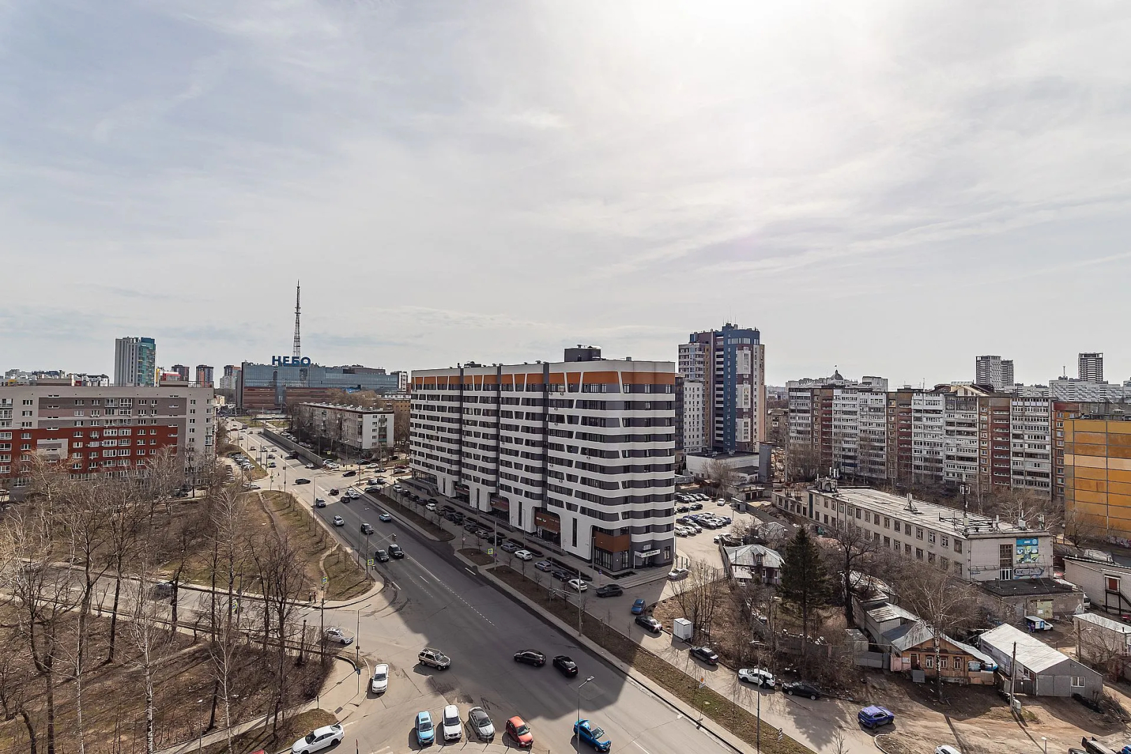 Апартаменты Просторная студия в центре на ул. Горького 23а Сова-Дом