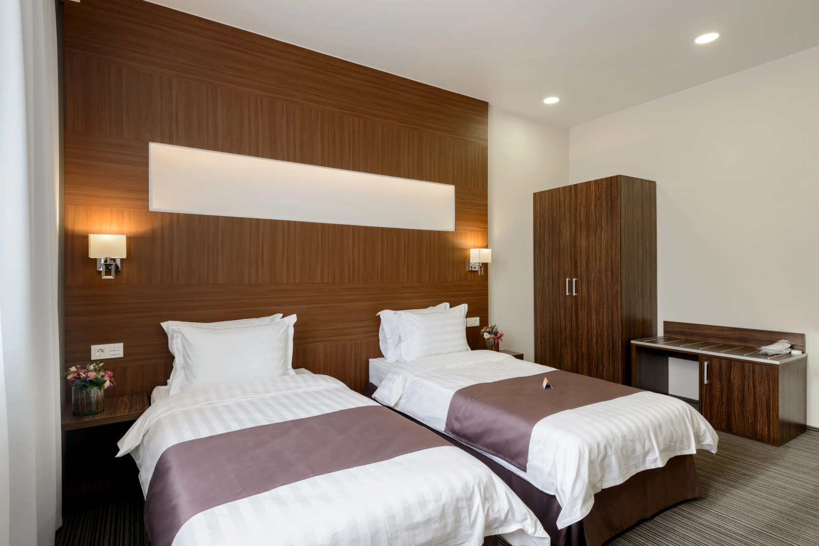 Отель PARK WOOD HOTEL