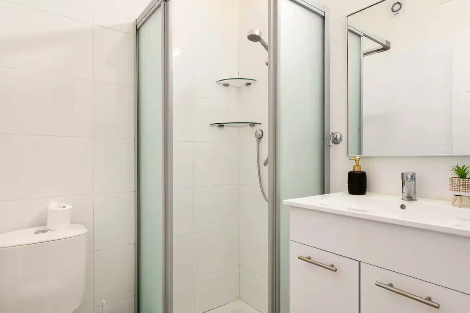 Квартира GW002 Gugel Waves Amazing Seaview & Garden Family Apartments