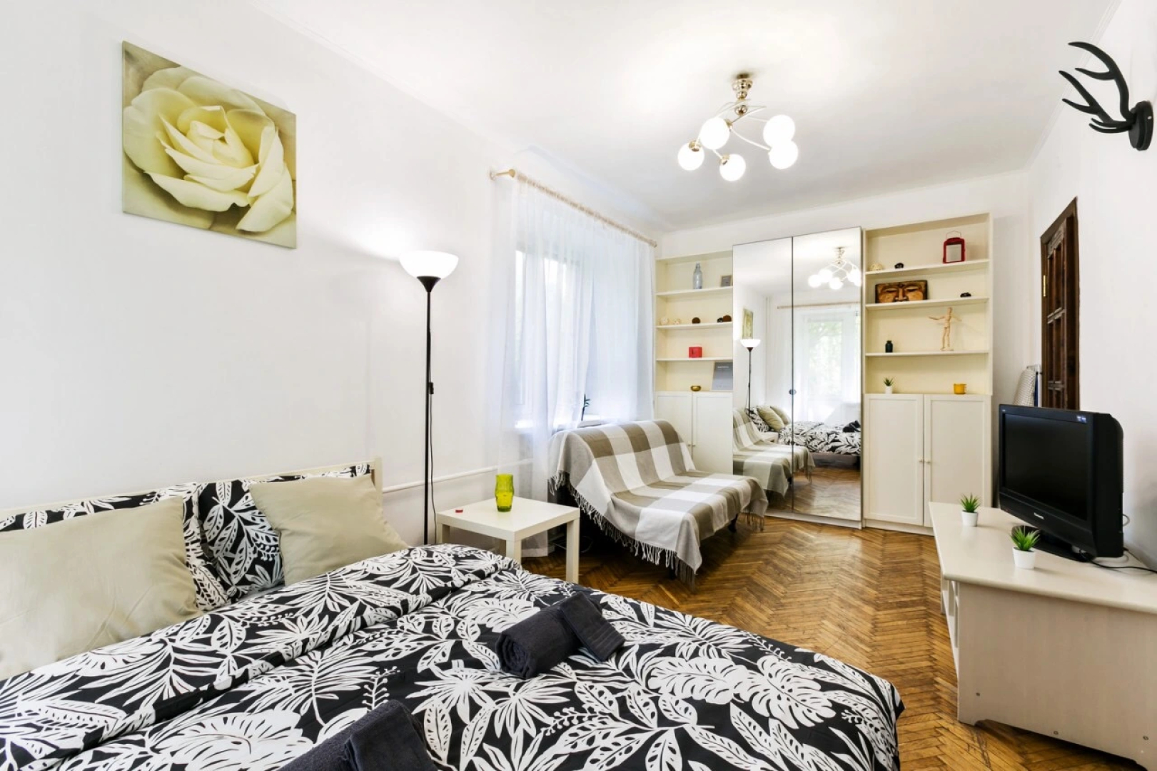 Tverskaya White Apartment in City Centre