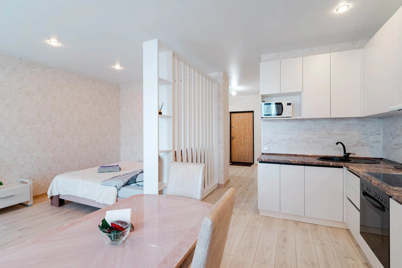 Апартаменты Студия в самом центре левого берега Иртыша