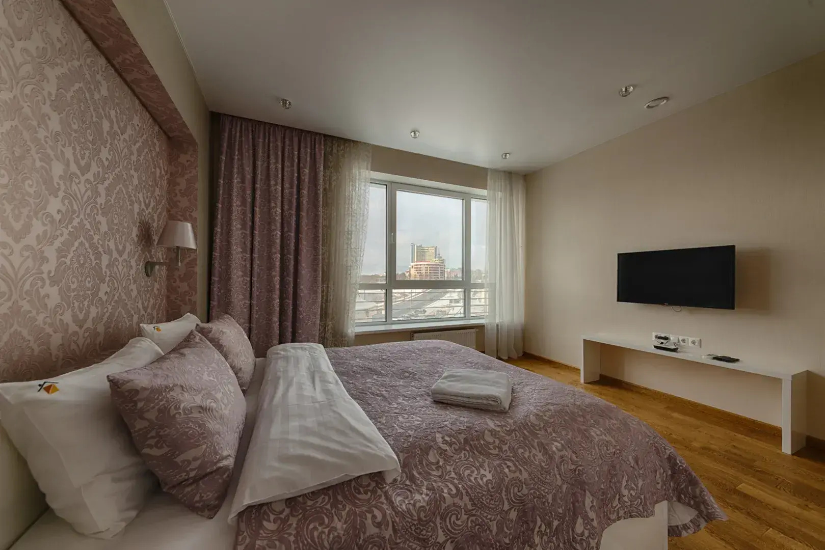 Апартаменты 4-комнатные HomeApart Сторожовская, 6