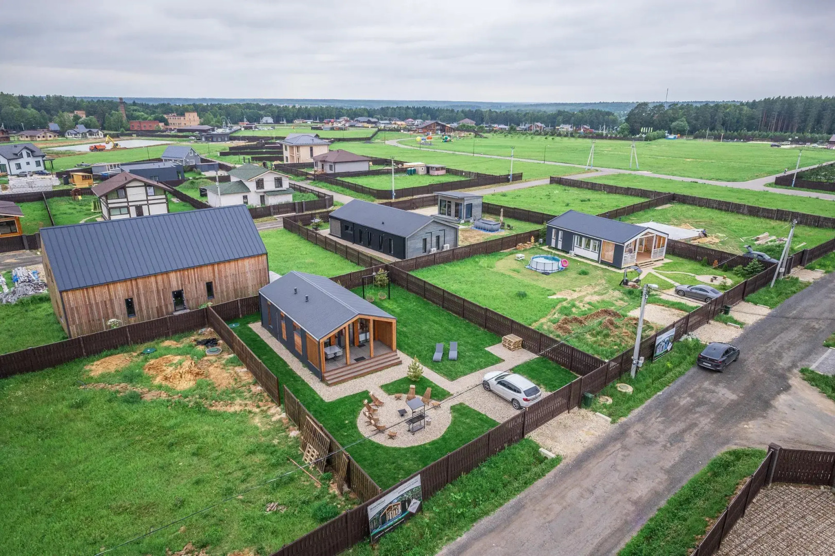 Частный Дом Среди Зимнего Леса с Панорамными Окнами