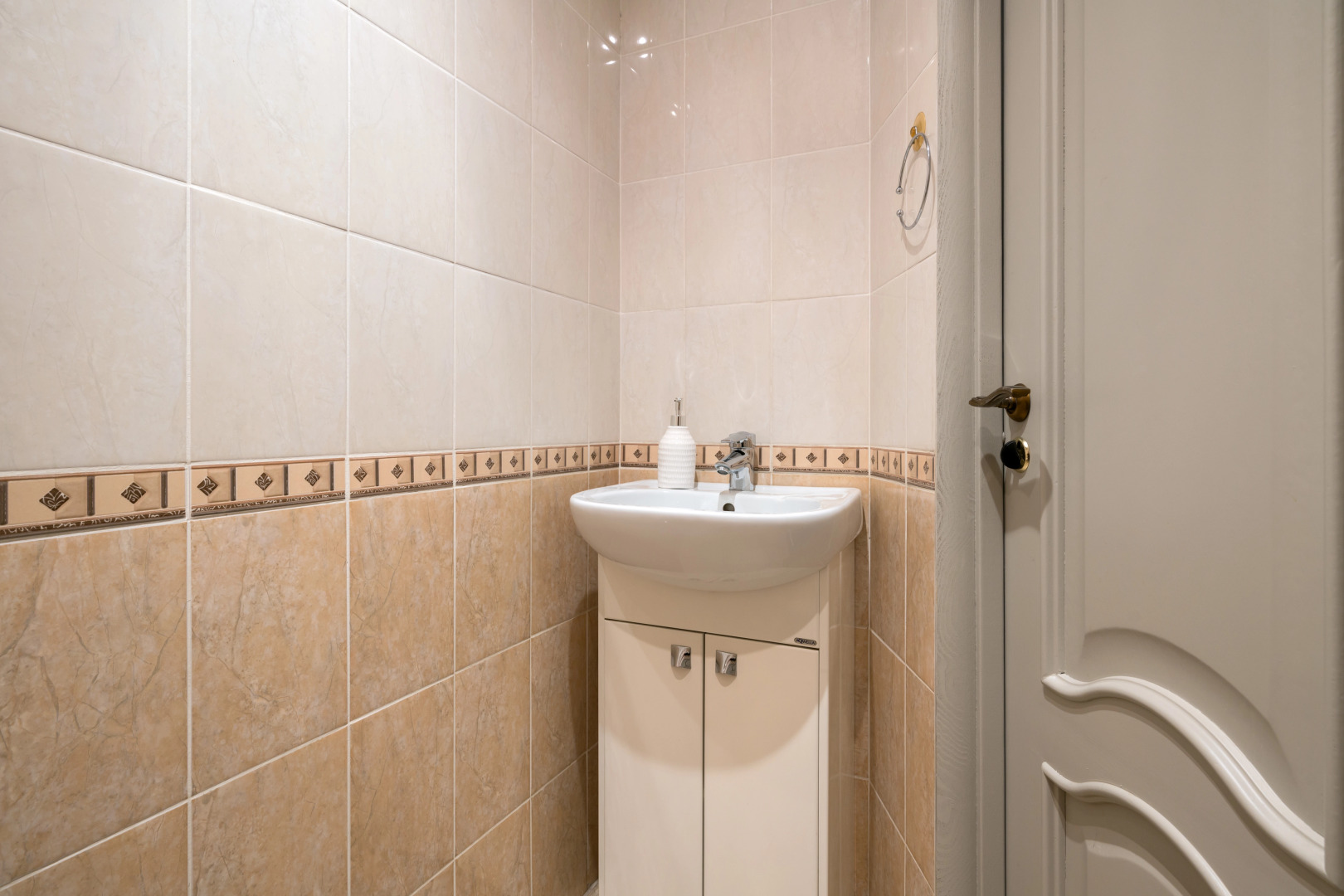 Квартира Просторная с зоной отдыха на балконе последнего этажа с видом на тихий двор